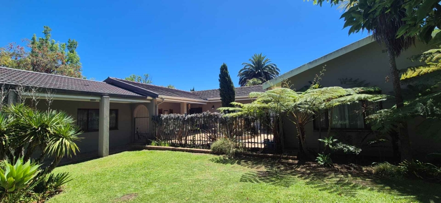 4 Bedroom Property for Sale in Glen Barrie Western Cape